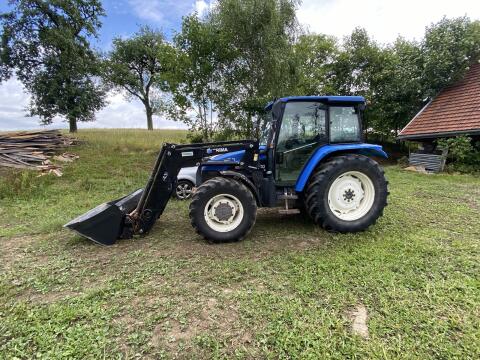 Traktor mit Frontlader New Holland TL 100A