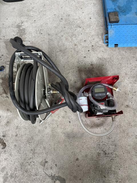 Dieselpumpe mit Schlauchtrommel