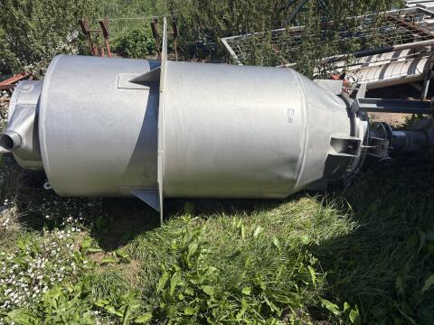 3 x Silos
