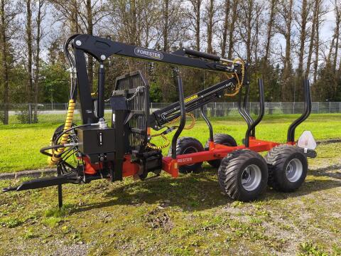Forester FT-9 Rückewagen mit FC-67L Forstkran und FG-20 Holzgreifer