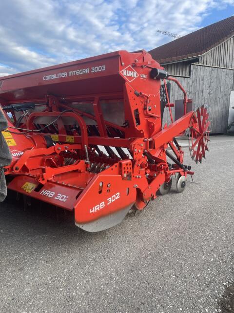 Kuhn Integra 3003 mit Kreiselegge 302