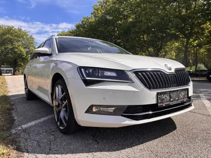 Superb Kombi 2,0 TDI 4x4 Style DSG Škoda
