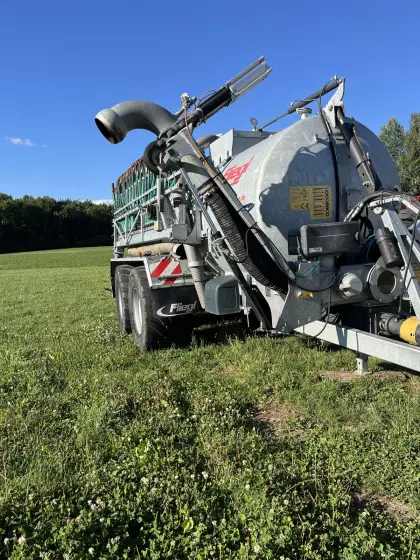 Fliegl Schleppschuh-Pumptankwagen