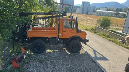 Greiferarbeiten und Kleintransporte mittels Unimog mit Kran