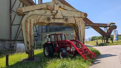 IHC 554 Allrad mit Frontlader und Kabine