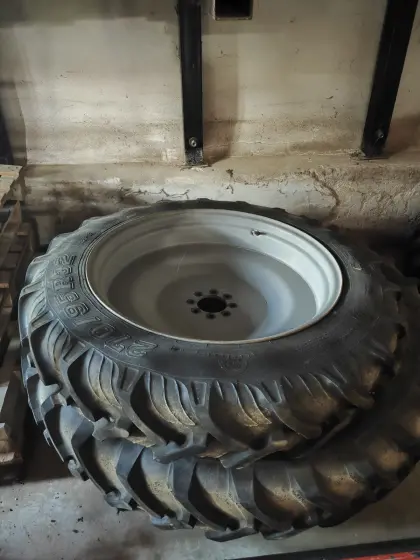 Pflegeräder 270/95 R32, 270/95 R46, Kompletträder Deutz 5100 TTV