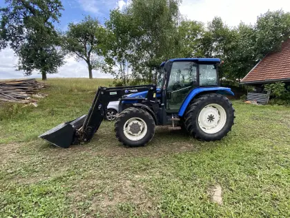 Traktor mit Frontlader New Holland TL 100A