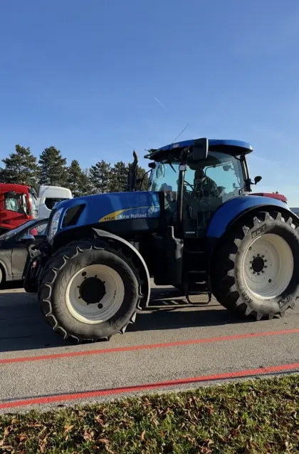New Holland T7030 (Case Puma, Steyr 6225)