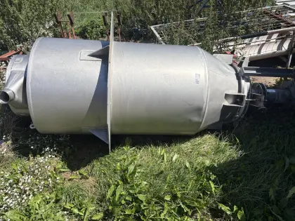 3 x Silos