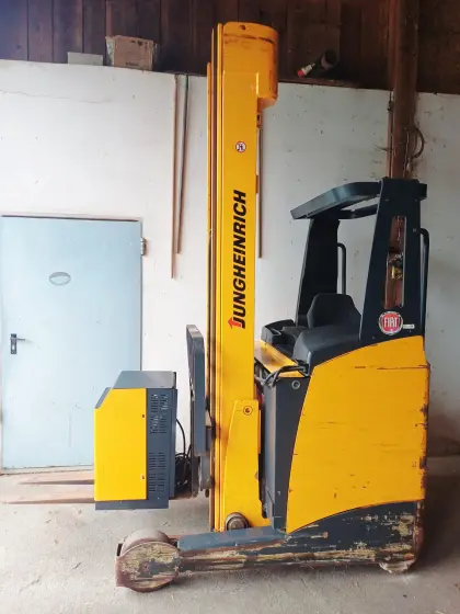Jungheinrich Schubmaststapler ETV 214