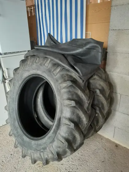 2 Stk. Reifen 14.9R28 mit Schlauch