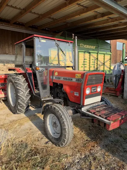 Massey Ferguson 253