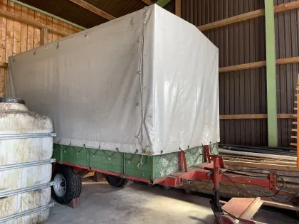 Planenwagen, 2 Erntewagen, Stapler, Muser, Mulchgerät, Spritzen