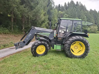 John Deere 1950 mit Frontlader