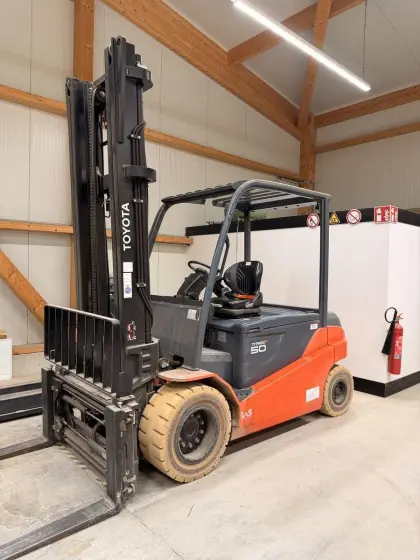 4-Rad-el. Frontgabelstapler Toyota 8FBMT50