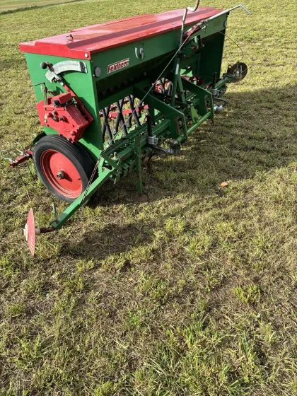 Verkaufe Feldherr Sämaschine Sesam 250