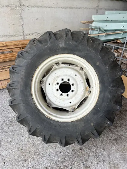 Reifen mit Felgen