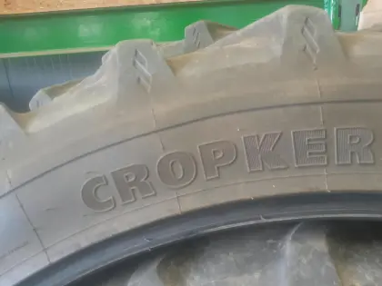 Reifen 270/95R44, 9.5R28