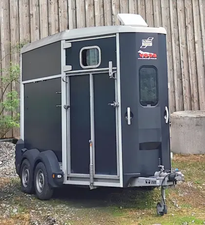 Ifor Williams HB 506, Schwarz, Frontausstieg re.
