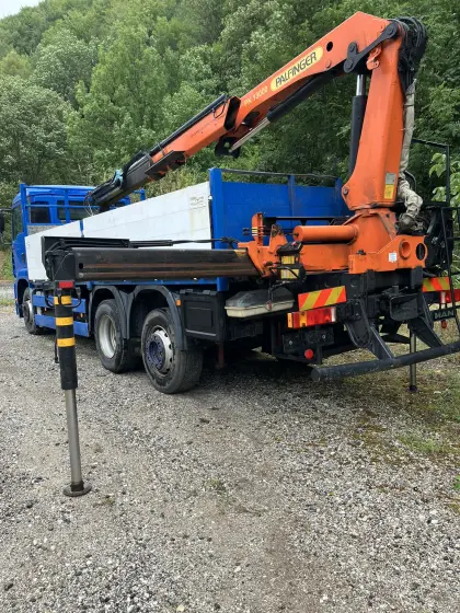 MAN TGA 26.413 mit Pritsche und Palfinger Kran PK13000