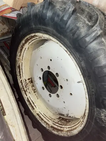 Verkaufe Kromag Felge W10x32 mit Reifen 12.4-32