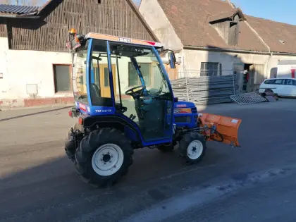 Verkaufe Iseki Traktor TM 3215 mit Schneeschild und Anhänger