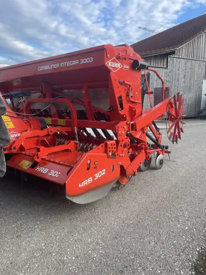 Kuhn Integra 3003 mit Kreiselegge 302