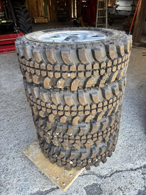 Geländereifen 215/65 R16