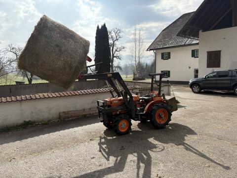 Kubota B7200