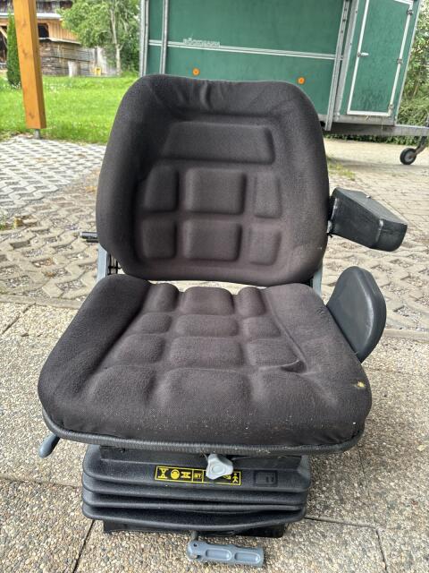 Traktorsitz, mechanisch gefedert