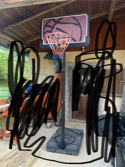 Basketballständer und Basketballkorb