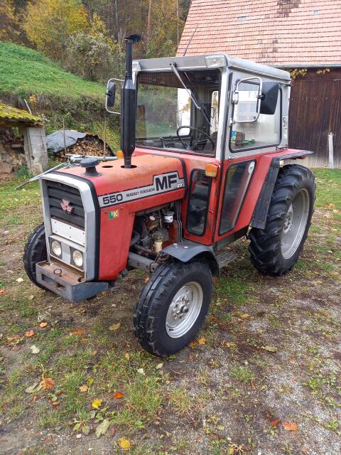 Massey Ferguson 550 MP und Miststreuer Massey Ferguson 550