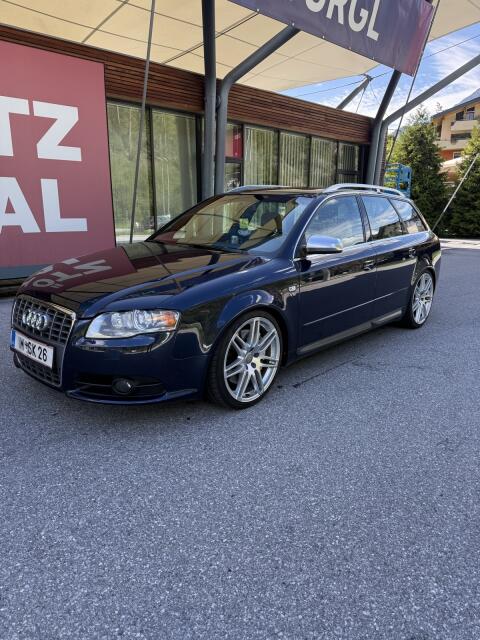 Audi S4 B7 4,2 V8