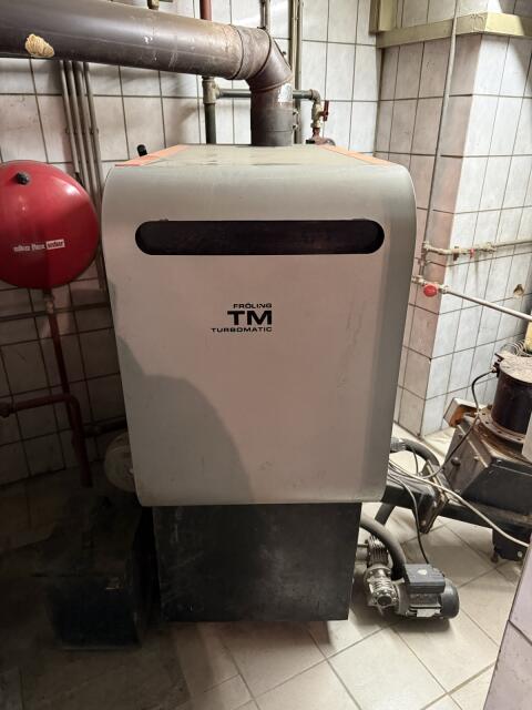 Hackschnitzelheizung mit Tagesbehälter Fröling TM Turbomatic