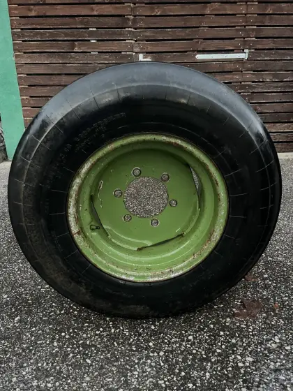 2 Stk. Reifen mit Felgen