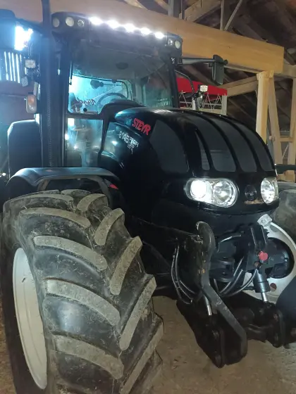 Vermiete Traktor Steyr Profi 6135