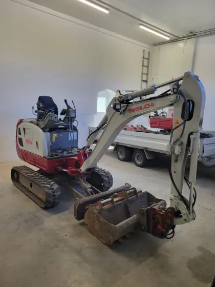 Takeuchi TB216 Powertilt