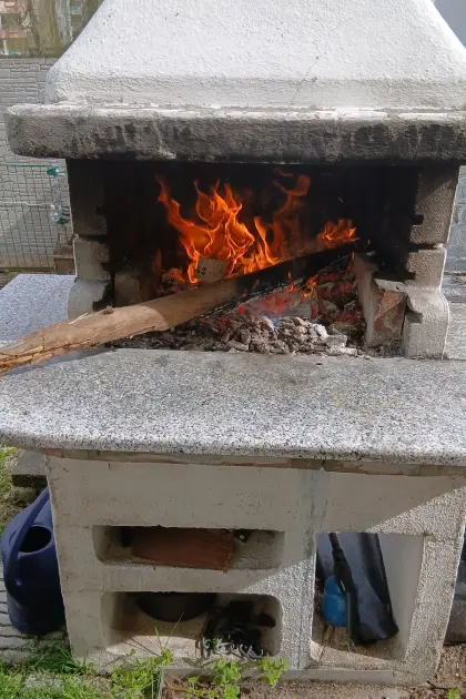 Holzkohlegrill