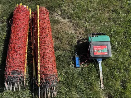 Weidezaun mit Elektrozaungerät, Schafzaun