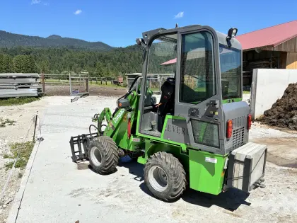 Hoflader Compact C1