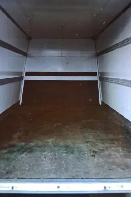 Garage, Container mit Garagentor (ohne Hebebühne). In Zustel