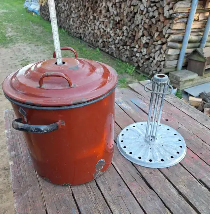 Alter Einkochtopf für Deko