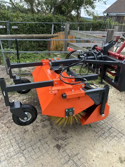 Kehrmaschine Metal-Technik zu verkaufen