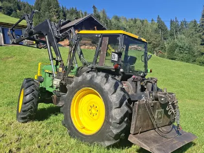 Forsttraktor John Deere 2850