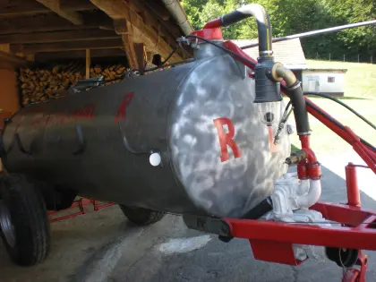 Güllefass 3.500 l, Alfa-Laval, und 2.200 l, 1.700 l Bauer
