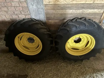 Kompletträder John Deere 420/70R28