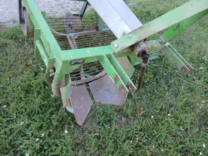 Kartoffelroder mit Seitenablage