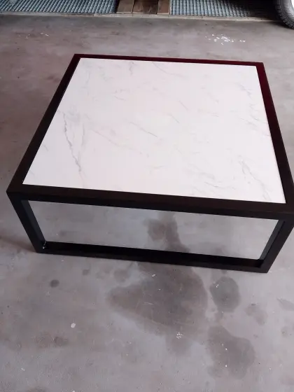 Tisch für Wohnzimmer oder Terrasse