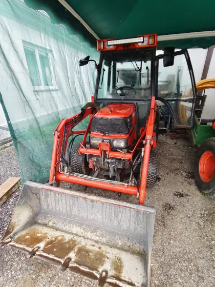 Kubota ST30 mit Frontlader