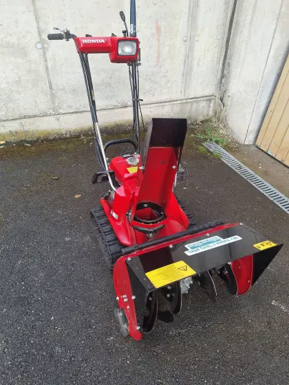 Schneefräse Honda HS 622 mit Raupenantrieb